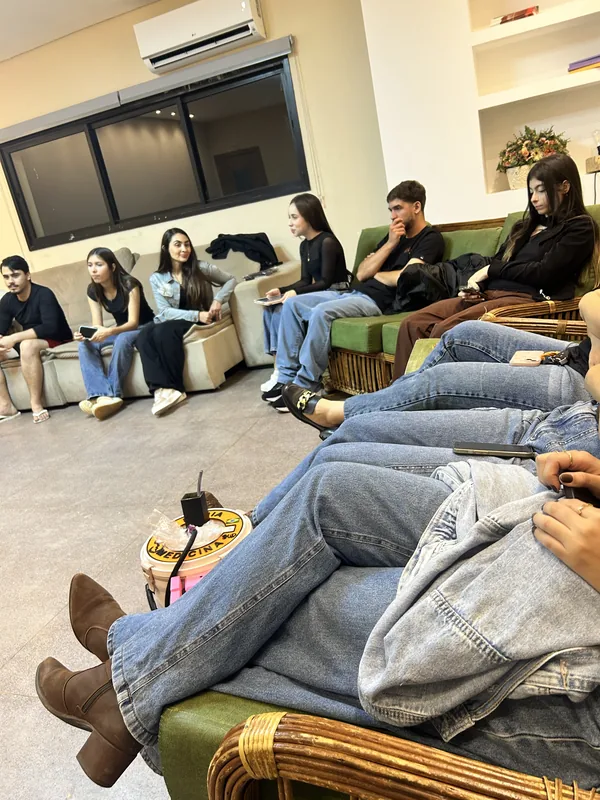 Uma roda de conversa durante um encontro da célula.